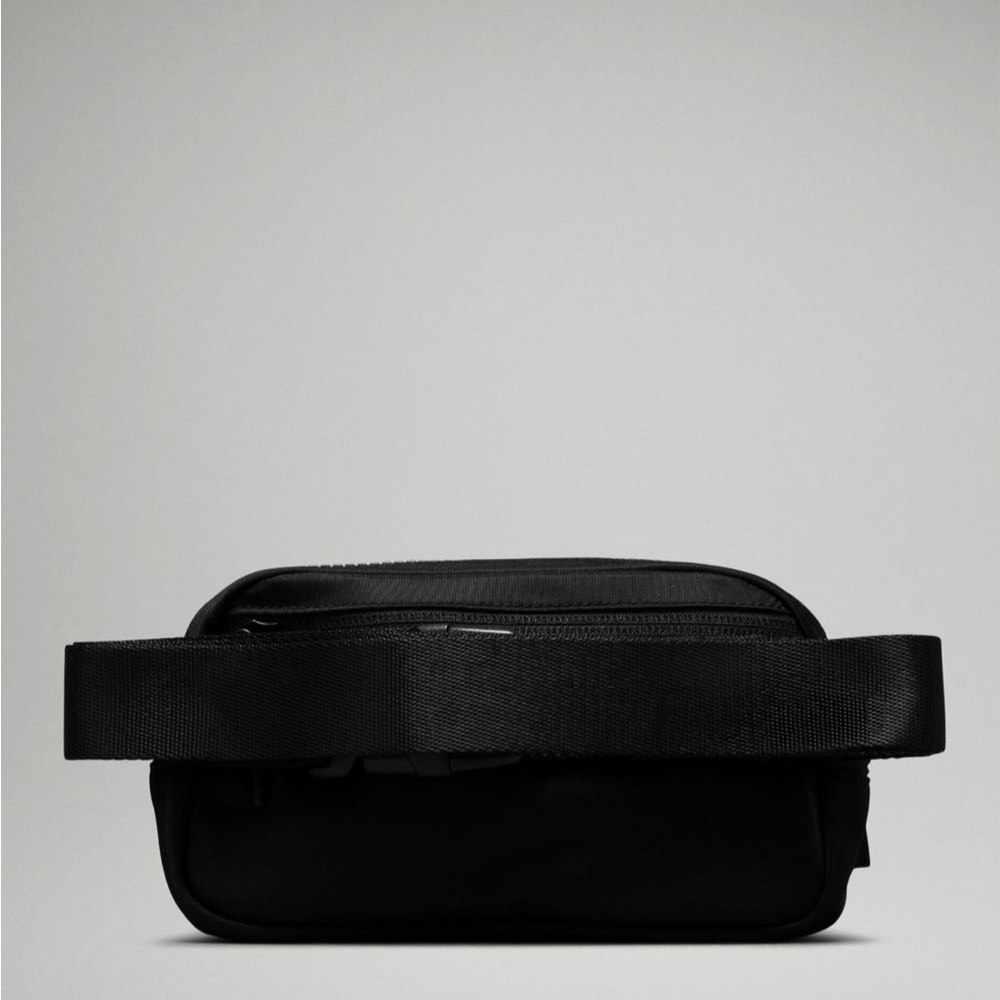 Lululemon Black Belt Bag NWT - Picture 3 of 9